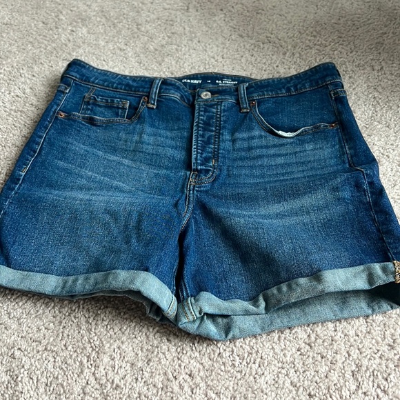 Old navy shorts - Picture 1 of 3